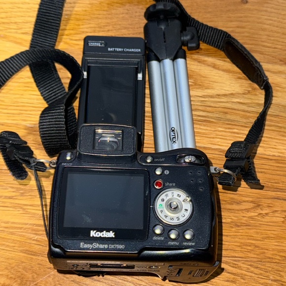 Lot Of 7 Mixed Digital Cameras - Picture 8 of 10